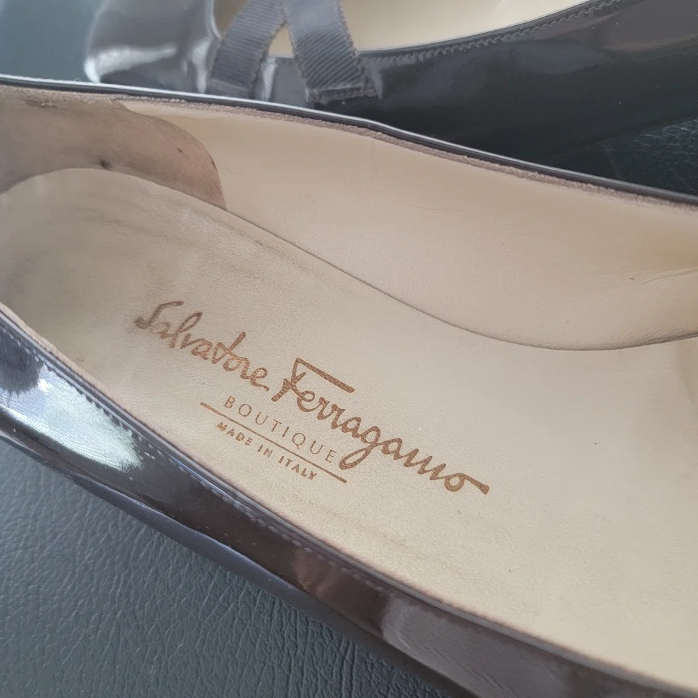 Salvatore Ferragamo Black Patent Flats Sz 10